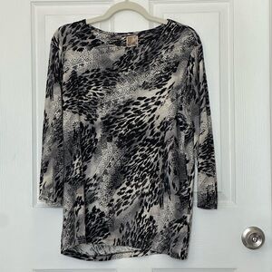 JM 0X Printed Pullover Top Grey White and Black Top EUC